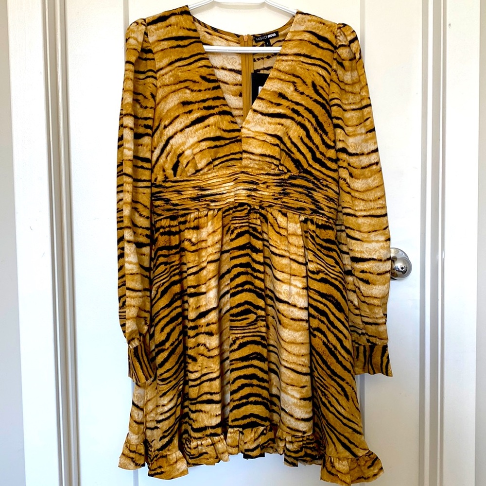 Mini brown combo dress from Fashion Nova size large but can fits medium size